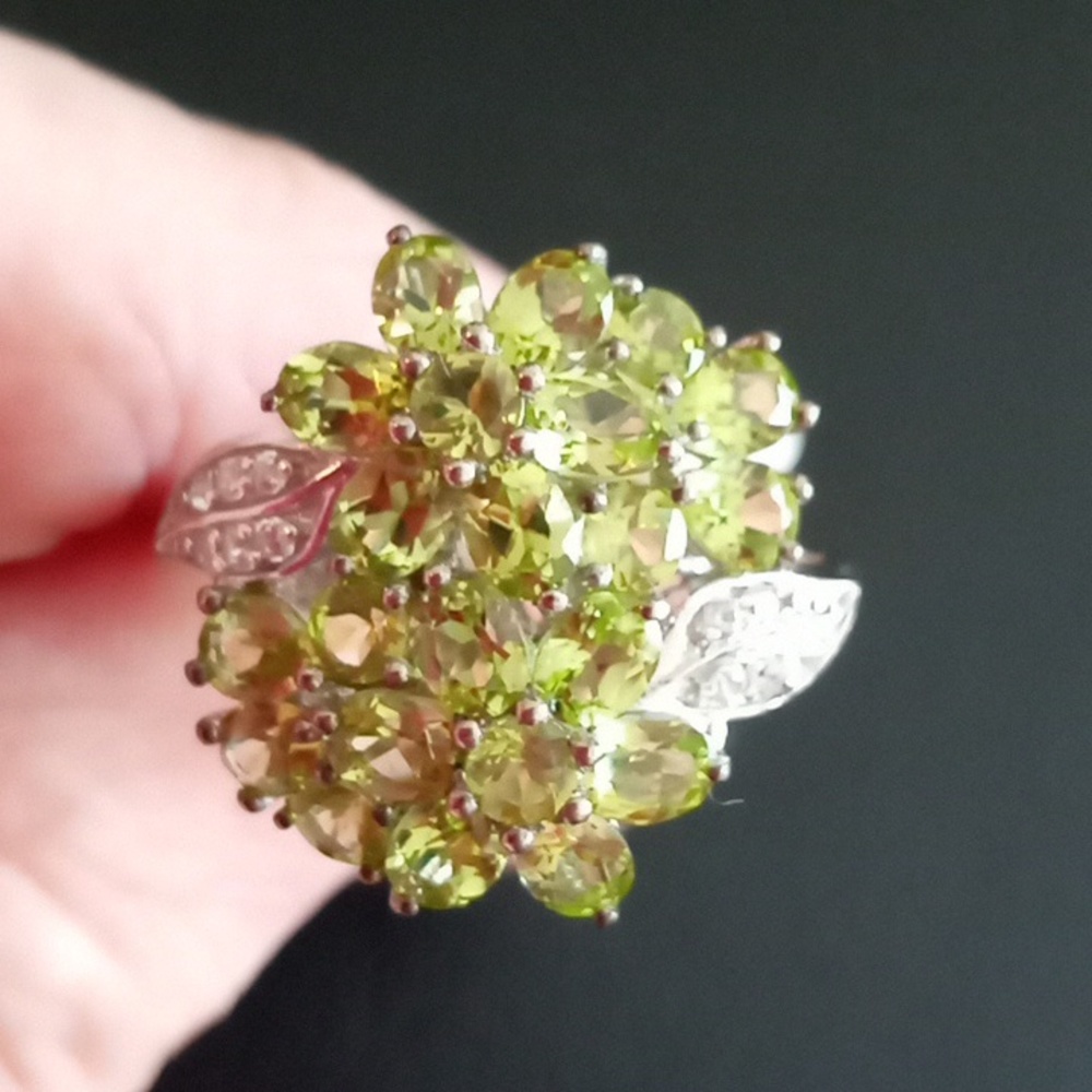 NATURAL ARIZONA PERIDOT, ZIRCON FLORAL RING